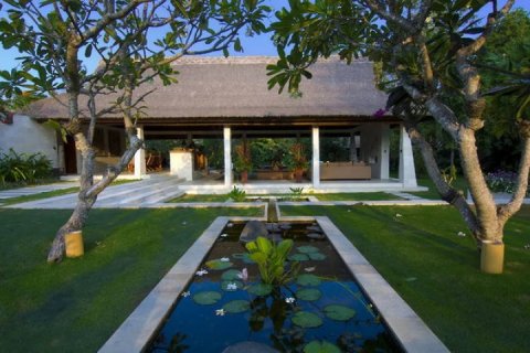 3 bedrooms Villa in Seminyak, Badung, Indonesia No. 689 3