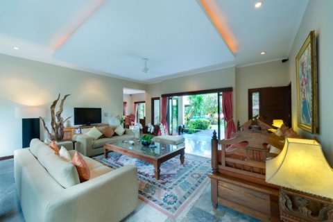 6 bedrooms Villa in Seminyak, Badung, Indonesia No. 692 3
