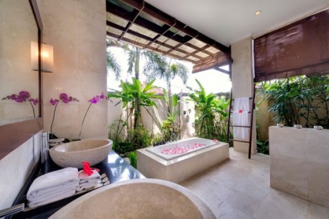 6 bedrooms Villa in Seminyak, Badung, Indonesia No. 692 10