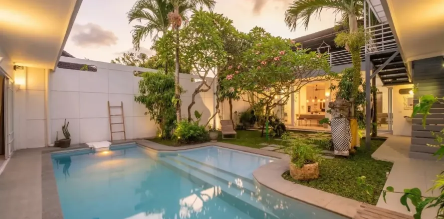 4 bedrooms Villa in Tibubeneng, Badung, Indonesia No. 10325