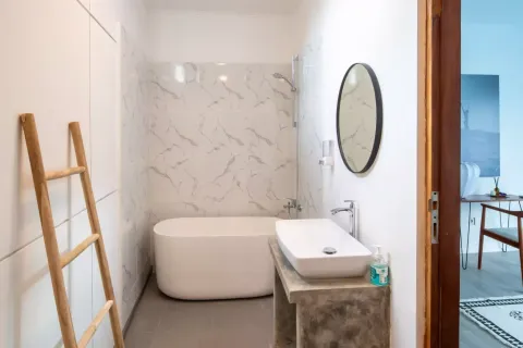 4 bedrooms Villa in Tibubeneng, Badung, Indonesia No. 10325 17