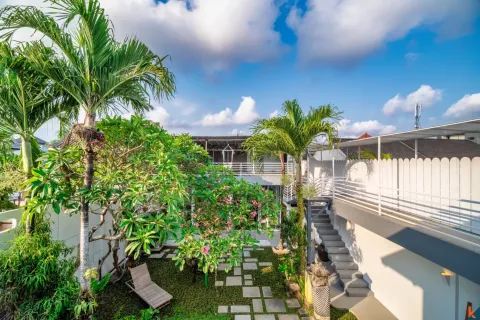 4 bedrooms Villa in Tibubeneng, Badung, Indonesia No. 10325 3