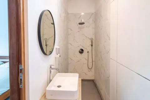 4 bedrooms Villa in Tibubeneng, Badung, Indonesia No. 10325 16