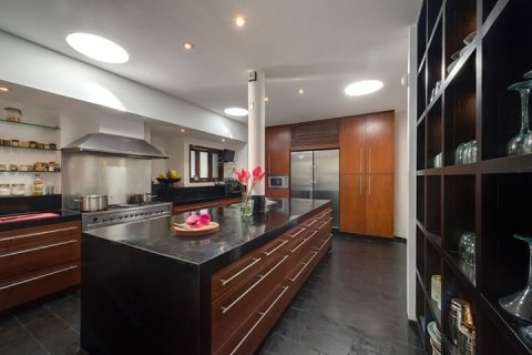 3 bedrooms Villa in Seminyak, Badung, Indonesia No. 827 23