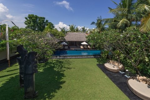 3 bedrooms Villa in Seminyak, Badung, Indonesia No. 827