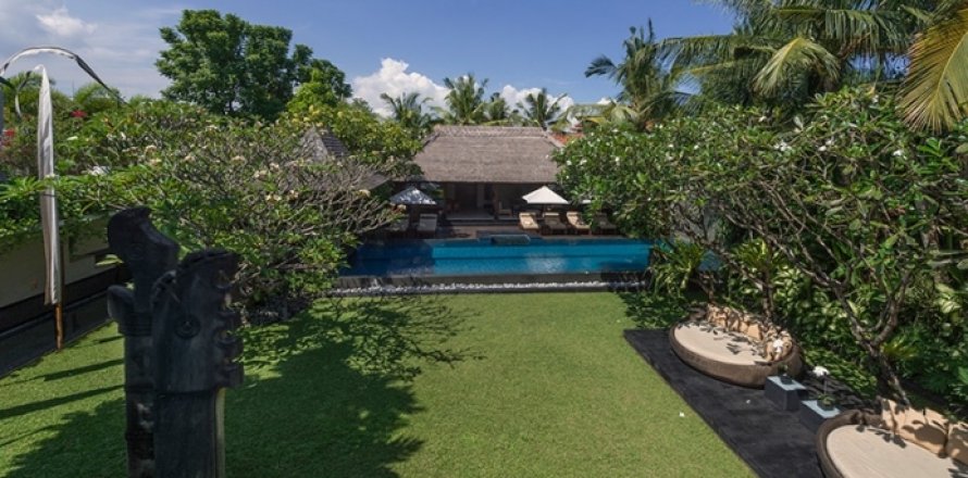 3 bedrooms Villa in Seminyak, Badung, Indonesia No. 827