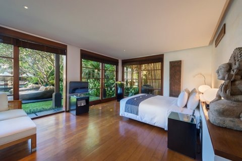 3 bedrooms Villa in Seminyak, Badung, Indonesia No. 827 16