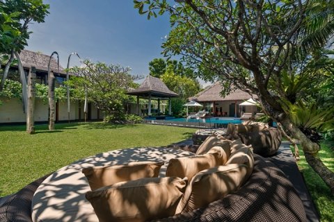 3 bedrooms Villa in Seminyak, Badung, Indonesia No. 827 2