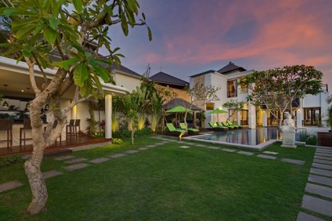 6 bedrooms Villa in Canggu, Badung, Indonesia No. 822