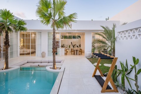 Studio Villa in Badung, Indonesia No. 13699