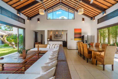Вилла с 4 спальнями в Seminyak, Бадунг, Индонезия № 840 10