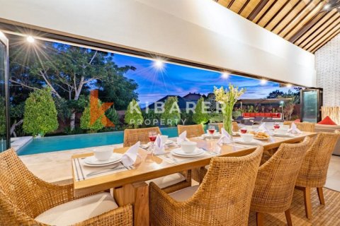4 bedrooms Villa in Ungasan, Badung, Indonesia No. 11791 10