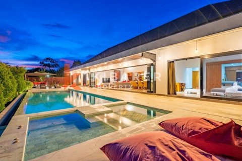 4 bedrooms Villa in Ungasan, Badung, Indonesia No. 11791 3