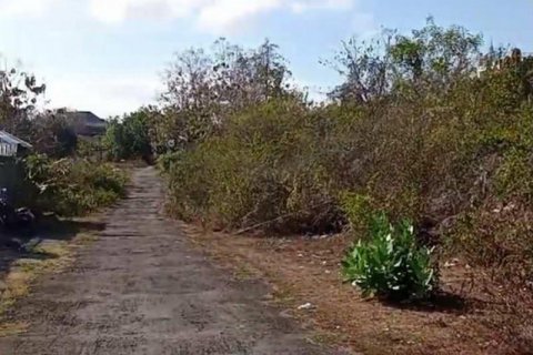Земельный участок 1800м2 в Jimbaran, Бадунг, Индонезия № 8716 3