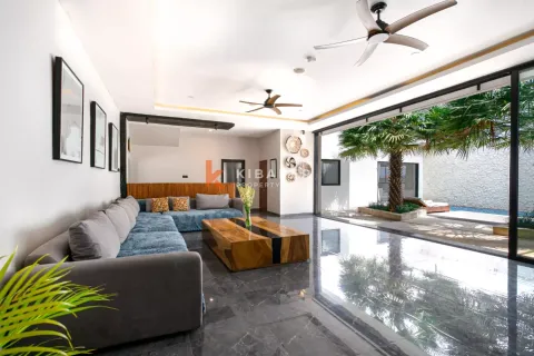 4 bedrooms Villa in Tibubeneng, Badung, Indonesia No. 13174 4