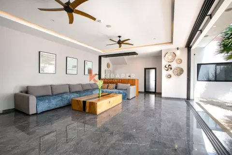 4 bedrooms Villa in Tibubeneng, Badung, Indonesia No. 13174 3