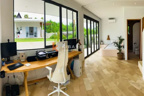 4 bedrooms Villa in South Kuta, Badung, Indonesia No. 11763 16