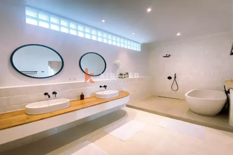 4 bedrooms Villa in South Kuta, Badung, Indonesia No. 11763 27