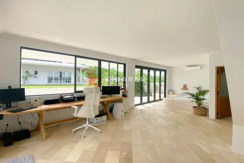 4 bedrooms Villa in South Kuta, Badung, Indonesia No. 11763 18
