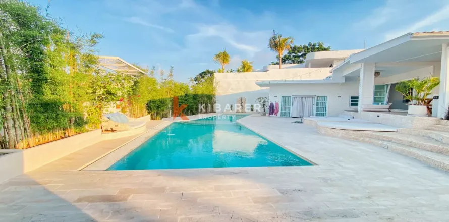 4 bedrooms Villa in South Kuta, Badung, Indonesia No. 11763