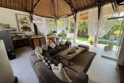2 bedrooms Villa in Badung, Indonesia No. 13286 10