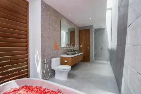 3 bedrooms Villa in Tibubeneng, Badung, Indonesia No. 12608 10