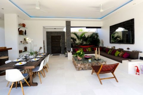 3 bedrooms Villa in Seminyak, Badung, Indonesia No. 1536 3
