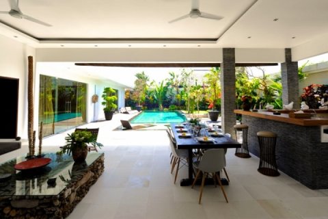 3 bedrooms Villa in Seminyak, Badung, Indonesia No. 1536 4