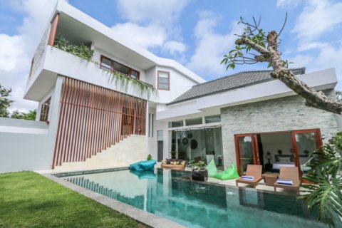 4 bedrooms Villa in Kuta, Badung, Indonesia No. 10495