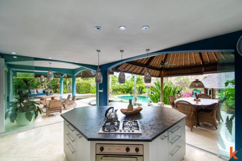 5 bedrooms Villa in Badung, Indonesia No. 10500 13