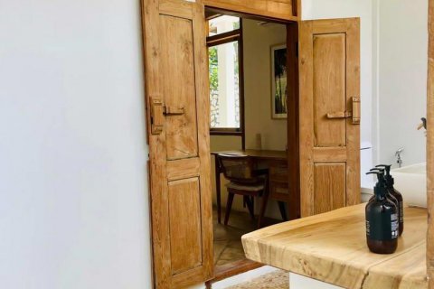 3 bedrooms Villa in South Kuta, Badung, Indonesia No. 8801 16
