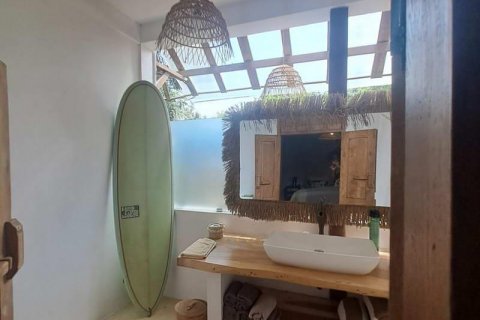 3 bedrooms Villa in South Kuta, Badung, Indonesia No. 8801 26
