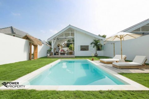 2 bedrooms Villa in South Kuta, Badung, Indonesia No. 8800 2