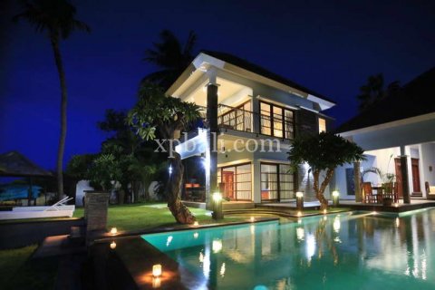 Вилла с 7 спальнями в Lovina, Антуран, Булеленг, Индонезия № 7905 3