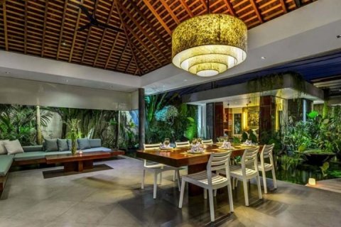 4 bedrooms Villa in Seminyak, Badung, Indonesia No. 951 5