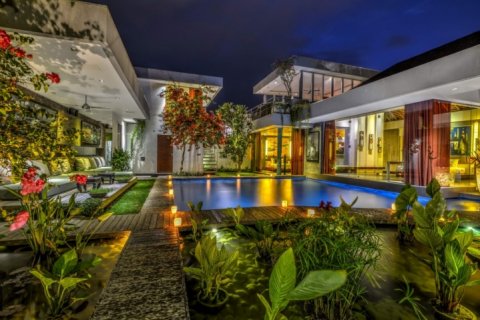 4 bedrooms Villa in Seminyak, Badung, Indonesia No. 951 12