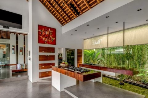 4 bedrooms Villa in Seminyak, Badung, Indonesia No. 951 13