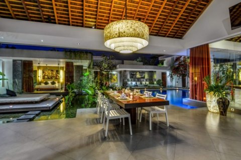 4 bedrooms Villa in Seminyak, Badung, Indonesia No. 951 6