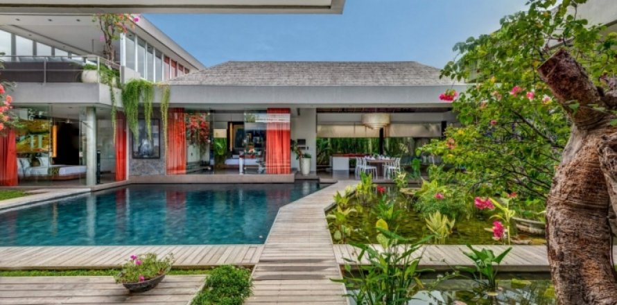 4 bedrooms Villa in Seminyak, Badung, Indonesia No. 951