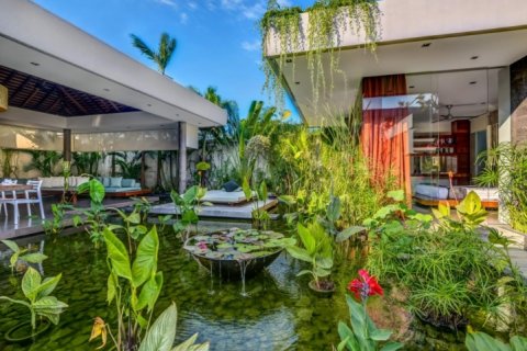 4 bedrooms Villa in Seminyak, Badung, Indonesia No. 951 11