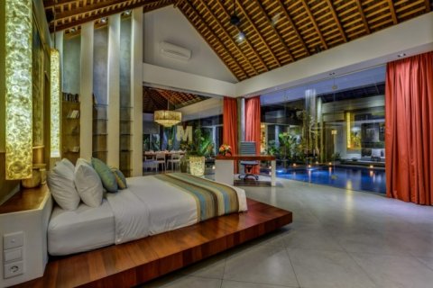 4 bedrooms Villa in Seminyak, Badung, Indonesia No. 951 23