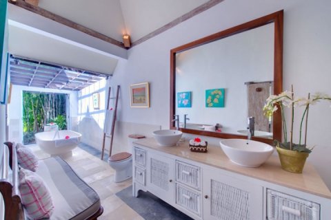 5 bedrooms Villa in Seminyak, Badung, Indonesia No. 763 6