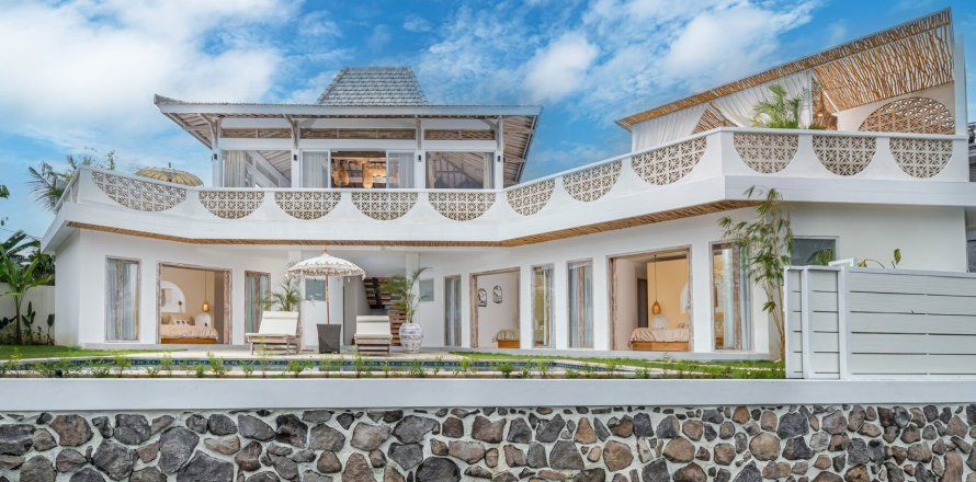SUNSET VILLA in Pererenan, Indonesia No. 9435