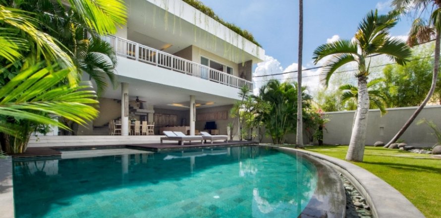 3 bedrooms Villa in Seminyak, Badung, Indonesia No. 1402
