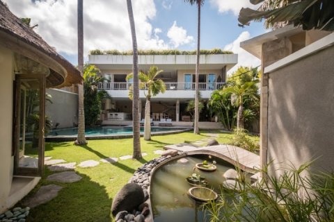 3 bedrooms Villa in Seminyak, Badung, Indonesia No. 1402 2