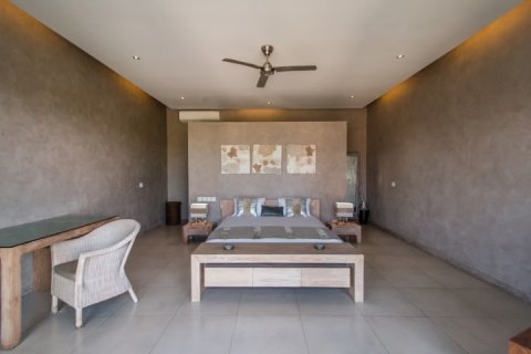 3 bedrooms Villa in Seminyak, Badung, Indonesia No. 1402 28
