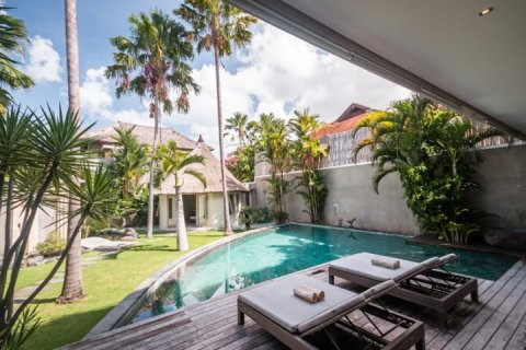 3 bedrooms Villa in Seminyak, Badung, Indonesia No. 1402 3
