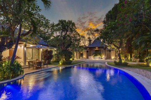 Вилла с 6 спальнями в Seminyak, Бадунг, Индонезия № 673 2