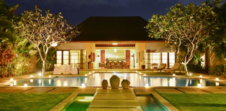 6 bedrooms Villa in Seminyak, Badung, Indonesia No. 633