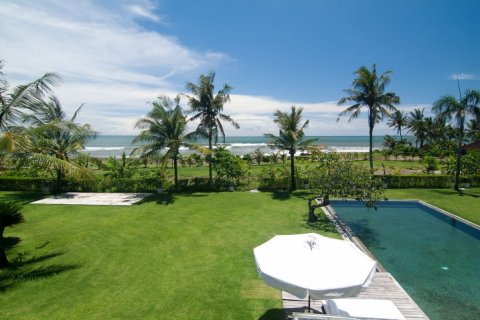 Вилла с 12 спальнями в Canggu, Бадунг, Индонезия № 627 3